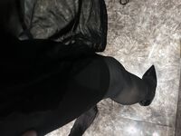 绿帽男一旁看着三通雪像免费的工具一样被单男玩弄