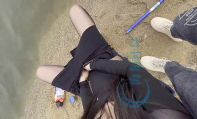 【會噴水的親姐姐】和姐姐戶外釣魚水庫邊激情開操，狗喝水式舔逼狂噴不止